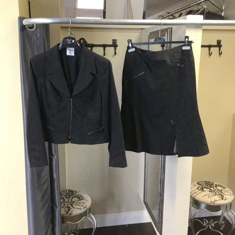 Black denim pants - natural italian skincare www.MilanoCoronado.com