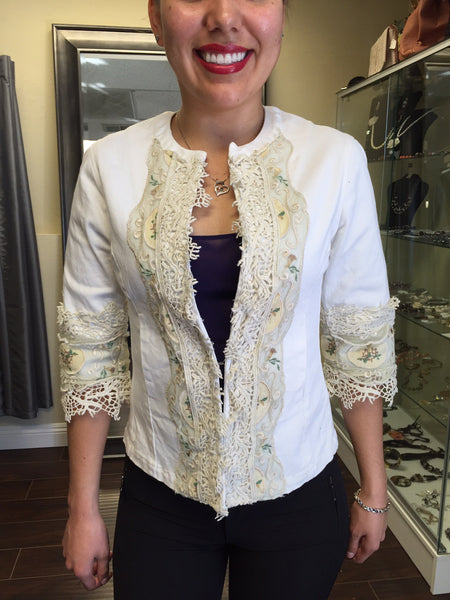 Jacket, White clip Jean embroidery with half length sleeves - natural italian skincare www.MilanoCoronado.com