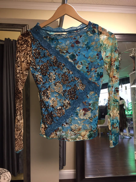 Blouse, lace with flower and animal print pattern - natural italian skincare www.MilanoCoronado.com