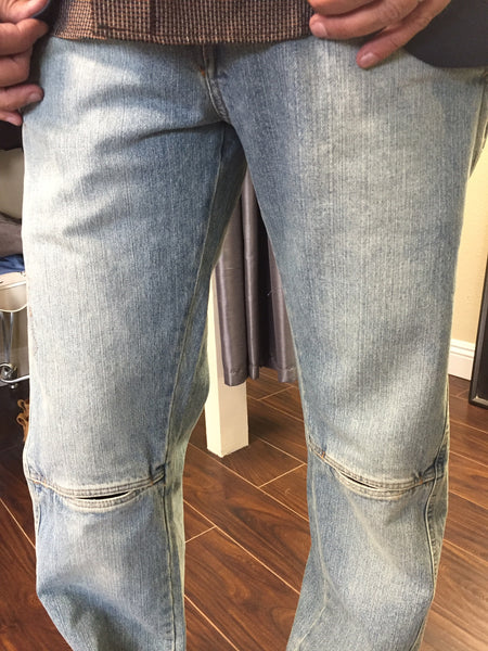 Jeans, light blue straight leg With cuts at knee - natural italian skincare www.MilanoCoronado.com