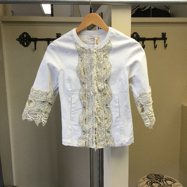 Jacket, White clip Jean embroidery with half length sleeves - natural italian skincare www.MilanoCoronado.com