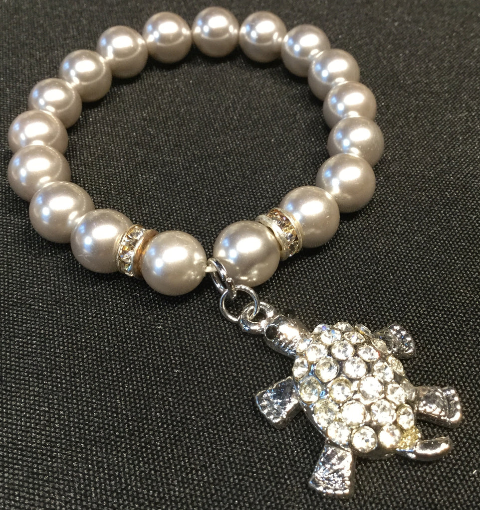Bracelet, silver pearls with turtle charm - natural italian skincare www.MilanoCoronado.com