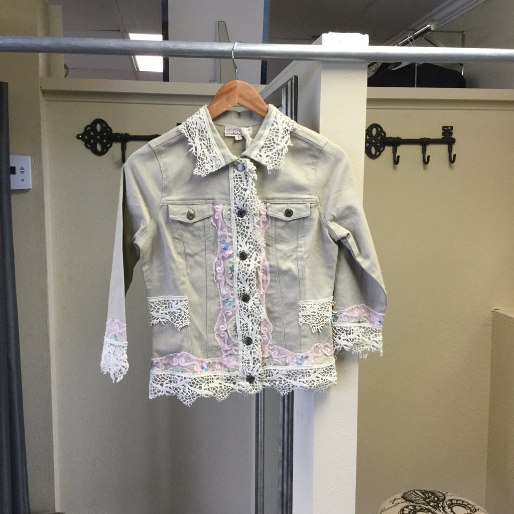 Jacket Beige botton Jeans embroidery with half length sleeves